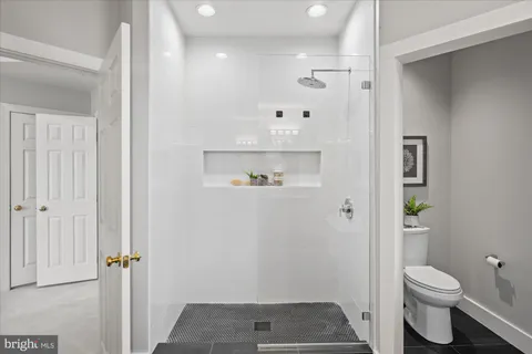 $1,200,000 | 5139 Brawner Place, Alexandria, VA 22304