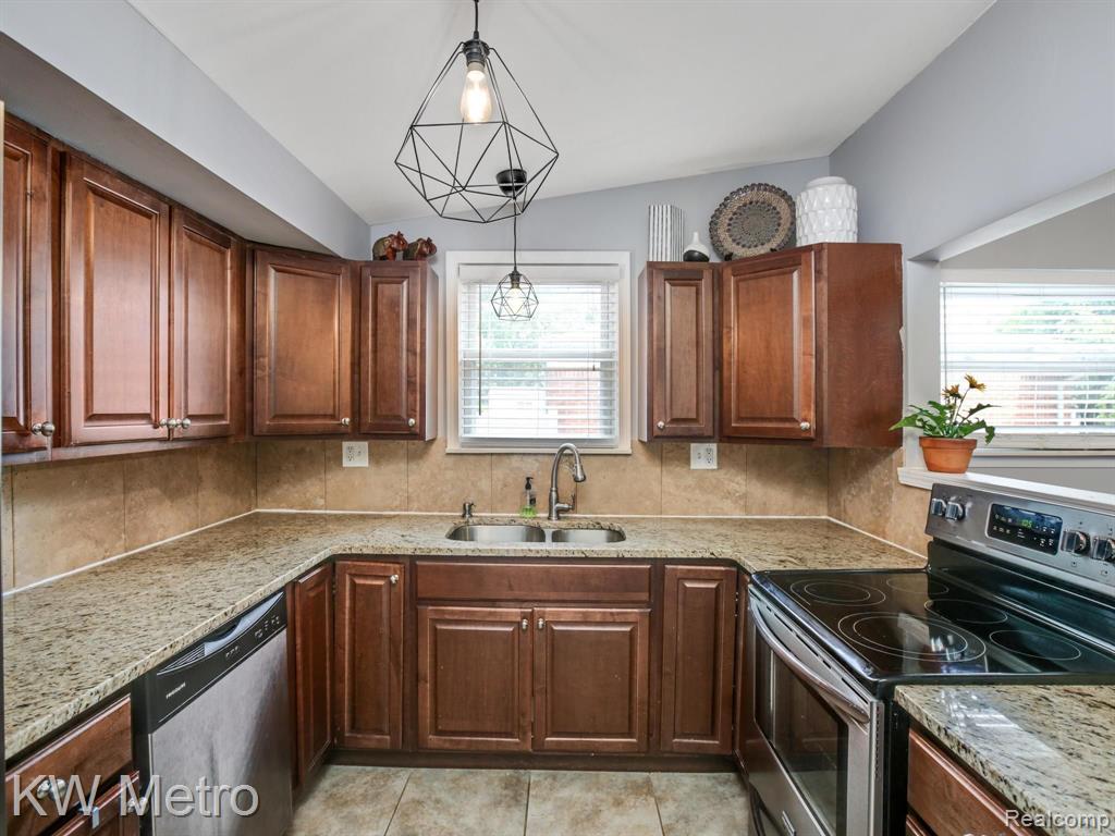 481 Sheldon Road Plymouth, MI 48170 - Photo 5 of 24