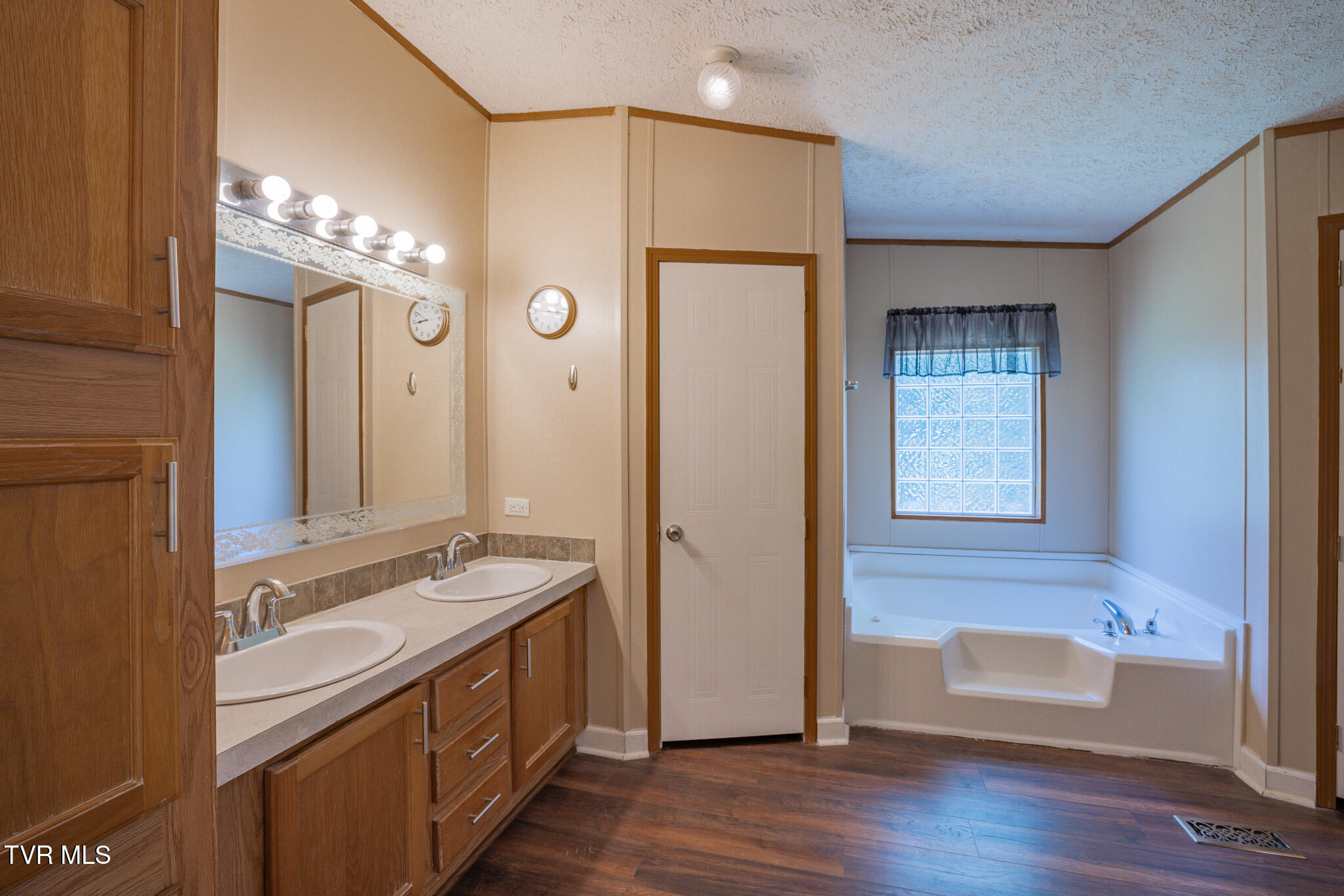 4035 Ridge Road Kingsport, TN 37660 - Photo 6 of 35 1R9A8636-HDR