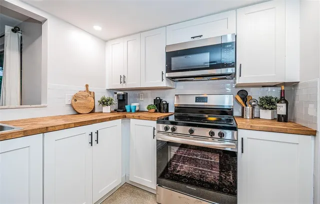 $235,000 | 12904 College Hill Drive, Hudson, FL 34667