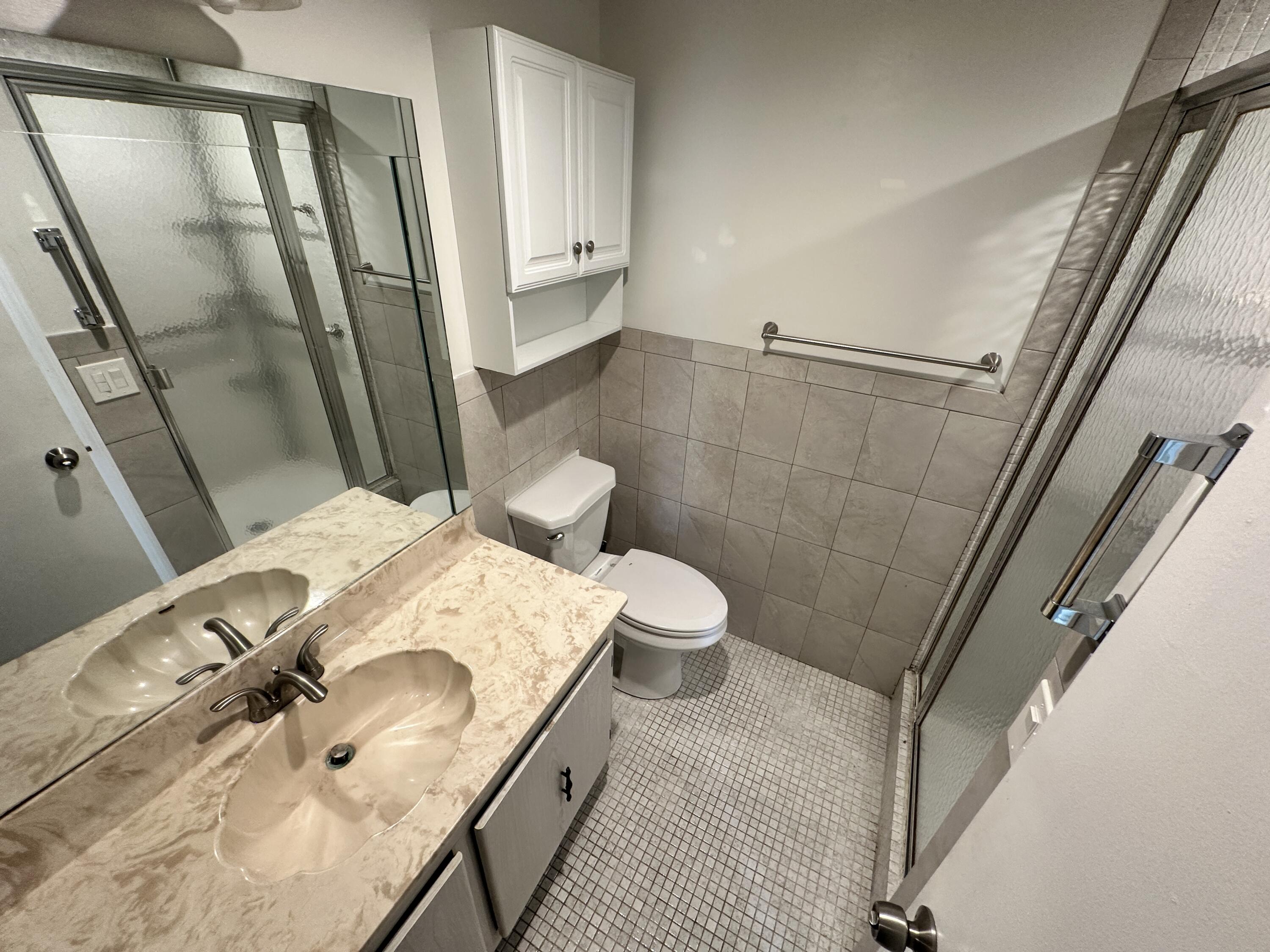 811 Flanders Q Delray Beach, FL 33484 - Photo 15 of 37 Primary Bathroom
