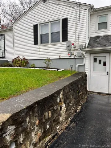 $1,050 | 869 Washington Ave Extension, Waterbury, CT 06708