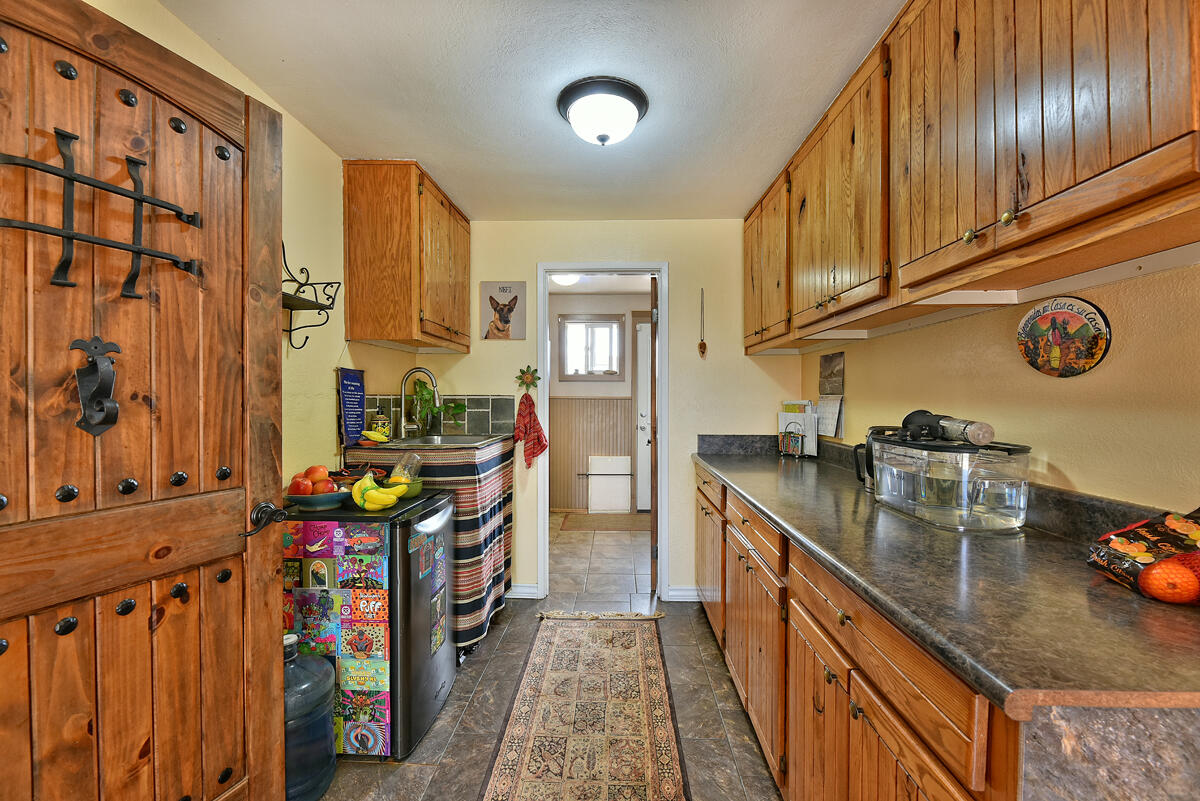4670 Winnetka Road White City, OR 97503 - Photo 6 of 36 34