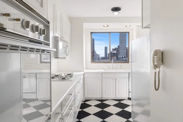 $1,595,000 | 50 East 89th Street, Unit 20E | Upper East Side