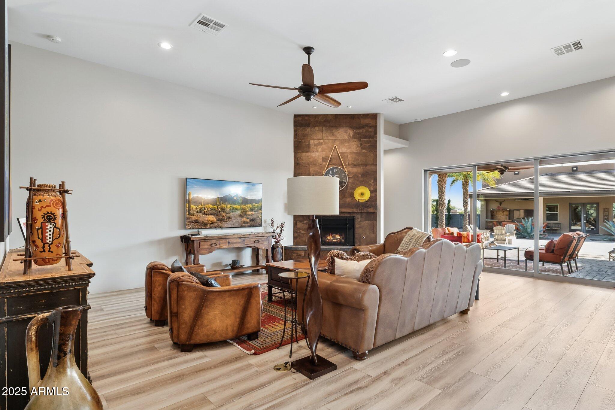 1510 East Cloud Road Phoenix, AZ 85086 - Photo 14 of 99 6-web-or-mls-1510-e-cloud-rd