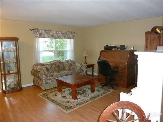 309 Spring Forest Court Fort Wayne, IN 46804 - Photo 4 of 25 Gallery Image 4