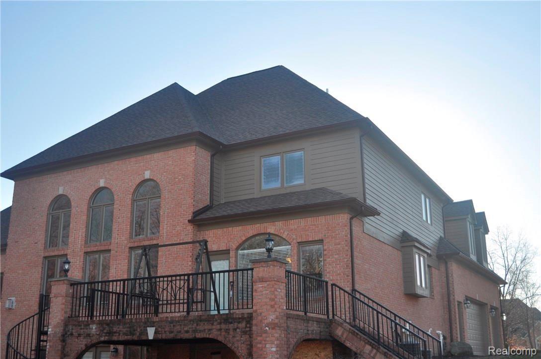 60530 Balmoral Way Rochester, MI 48306 - Photo 71 of 80 back deck.JPG