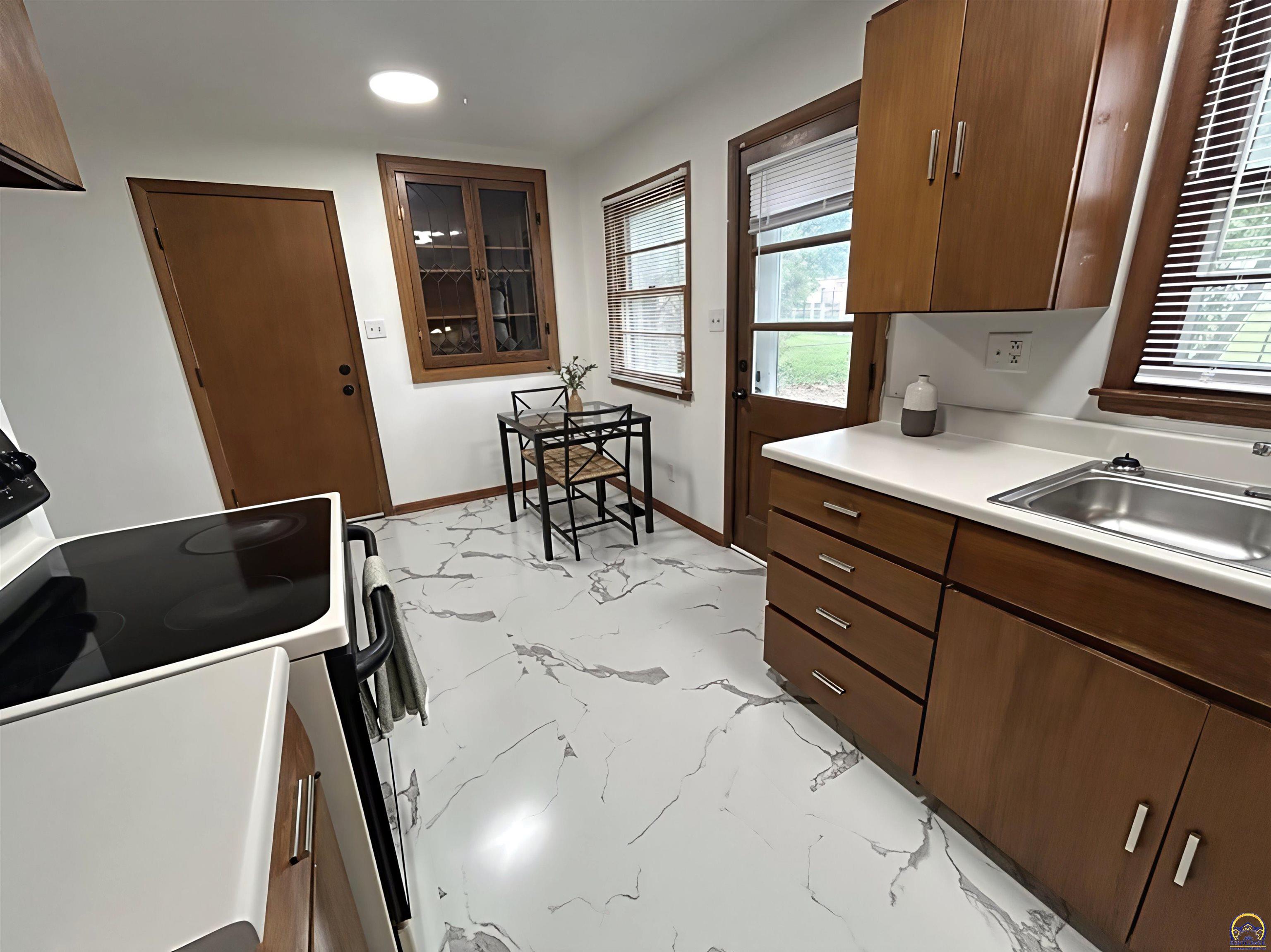 2562 Southwest Kent Street Topeka, KS 66614 - Photo 6 of 18