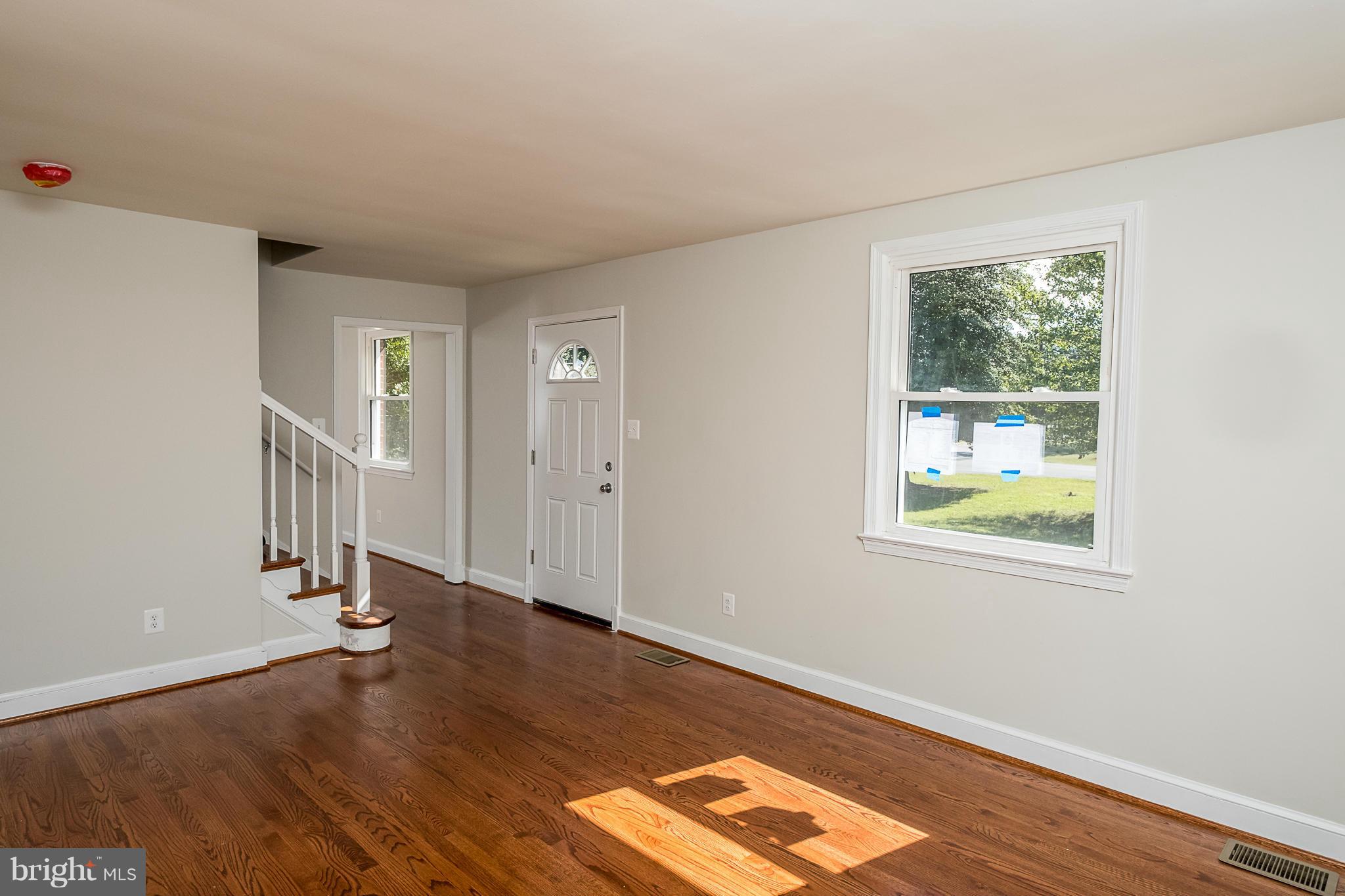 8208 Sonar Road Clinton, MD 20735 - Photo 5 of 29 Living Room