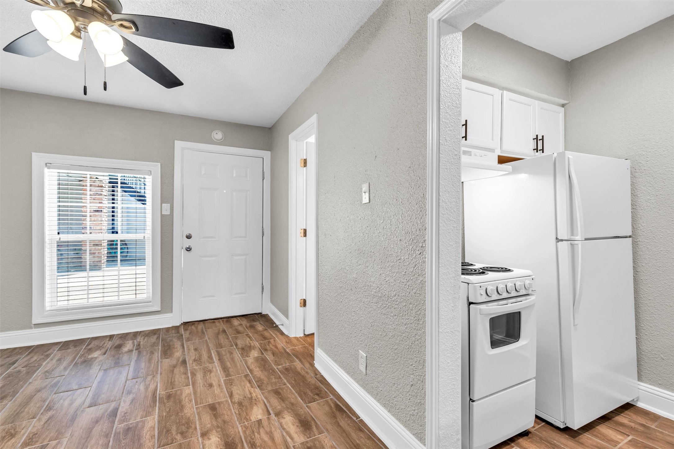 1423 Hawthorne Street, Unit 2 Houston, TX 77006 - Photo 5 of 22