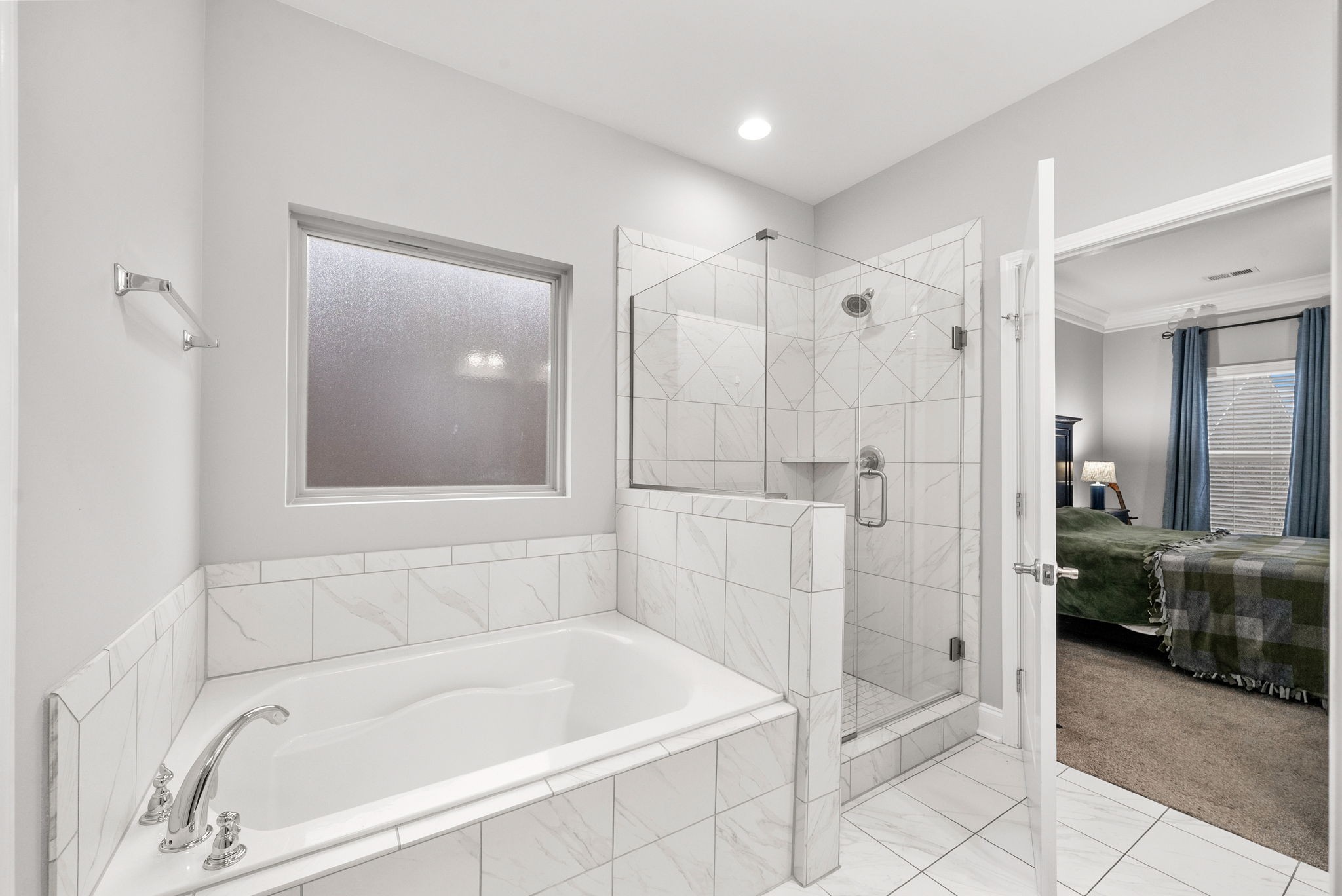 1102 Marys Place Lebanon, TN 37090 - Photo 22 of 58 a bathroom with a bathtub and a shower