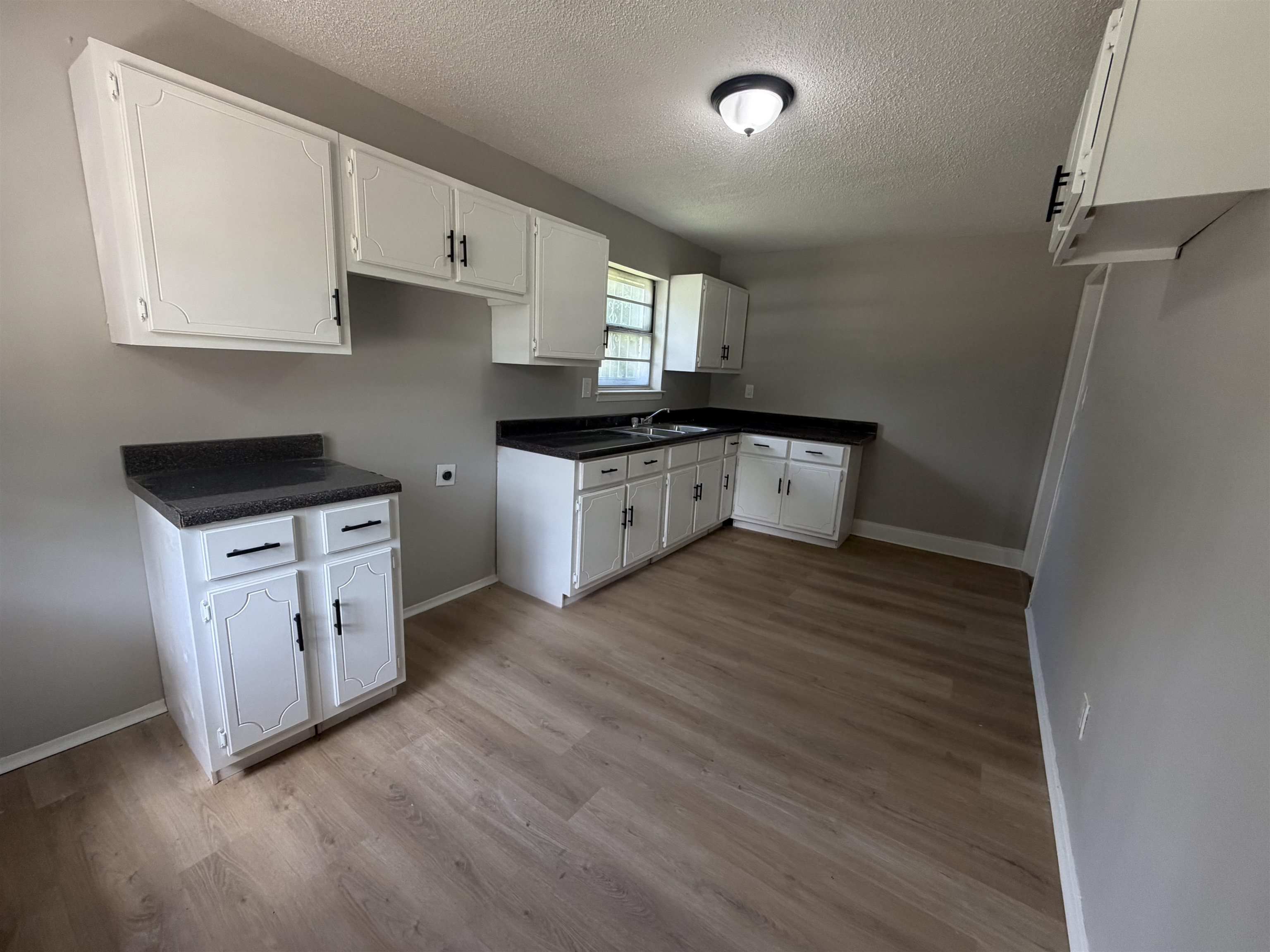2402 Shasta Avenue Memphis, TN 38108 - Photo 2 of 7 Kitchen