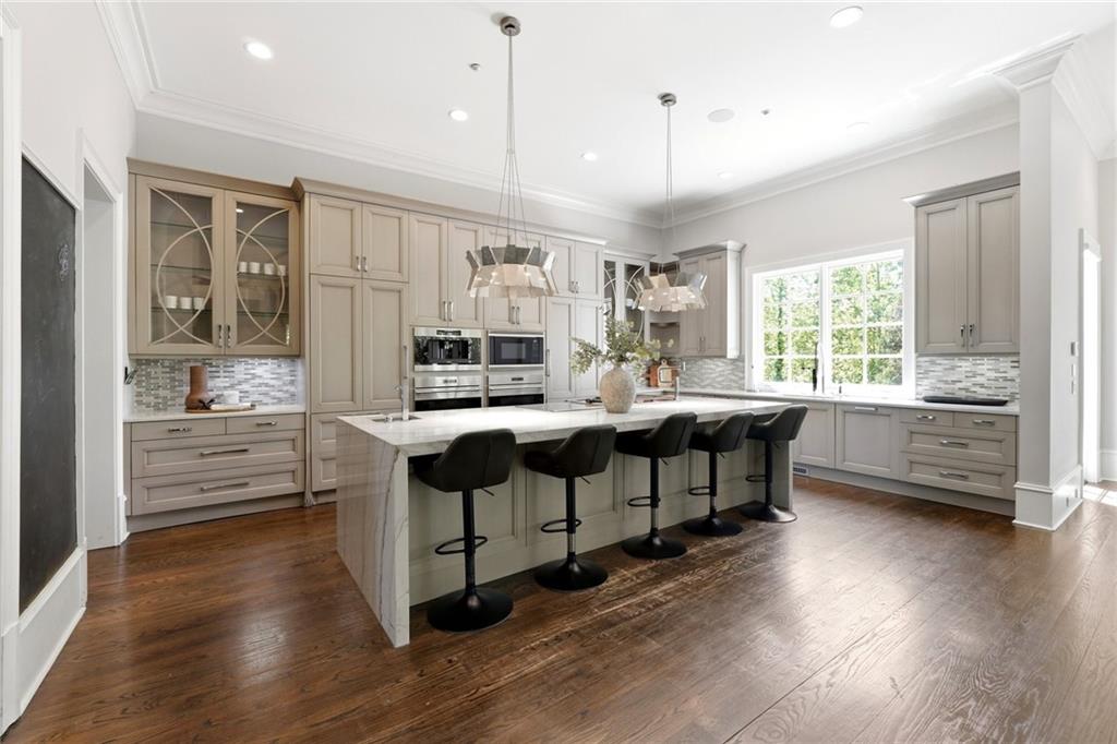 218 Londonberry Road Northwest Atlanta, GA 30327 - Photo 20 of 81