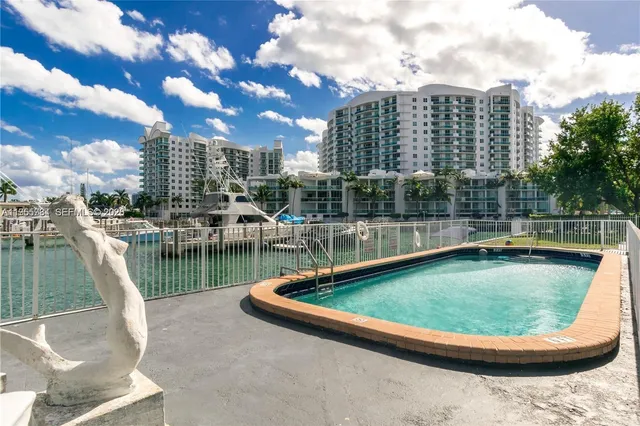 $1,900 | 7917 West Drive, Unit 17, North Bay Village, FL 33141