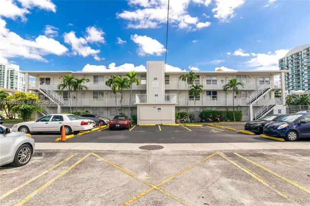$1,850 | 7917 West Drive, Unit 17, North Bay Village, FL 33141