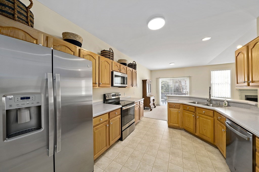 27 Brook Lane, Unit 27 Berlin, MA 01503 - Photo 4 of 20