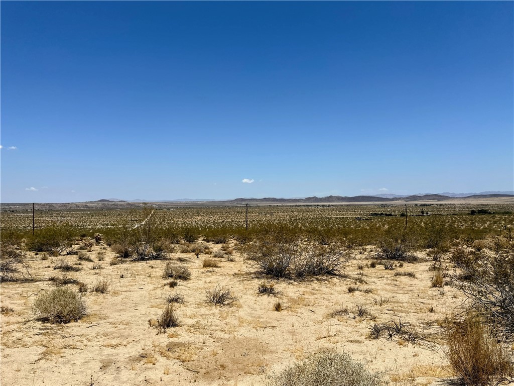 64200 Sullivan Road Joshua Tree, CA 92252 - Photo 5 of 8 a view of lake view and mountain