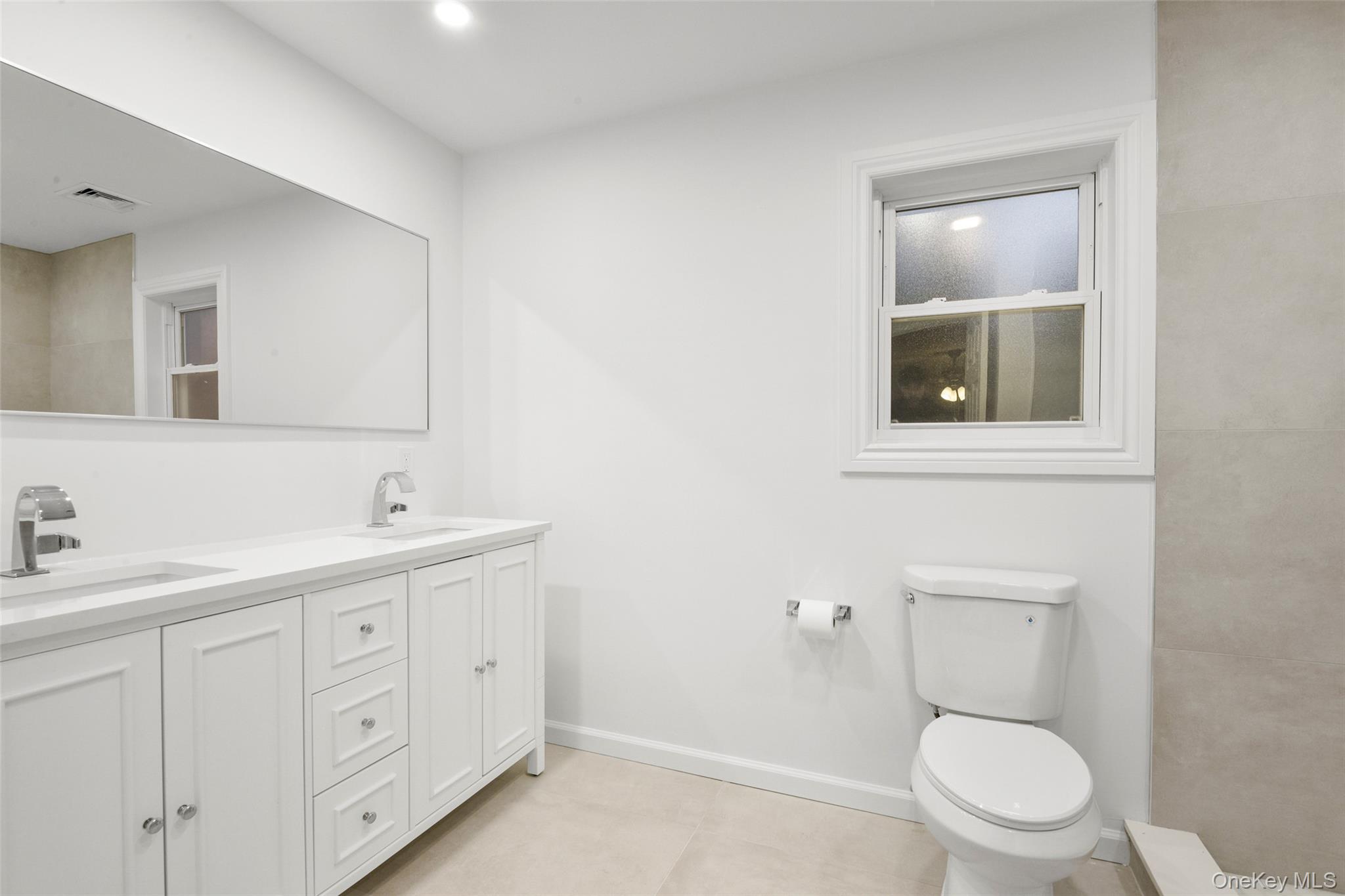 26 Ashton Road Yonkers, NY 10705 - Photo 21 of 33 a bathroom with a toilet a sink and mirror