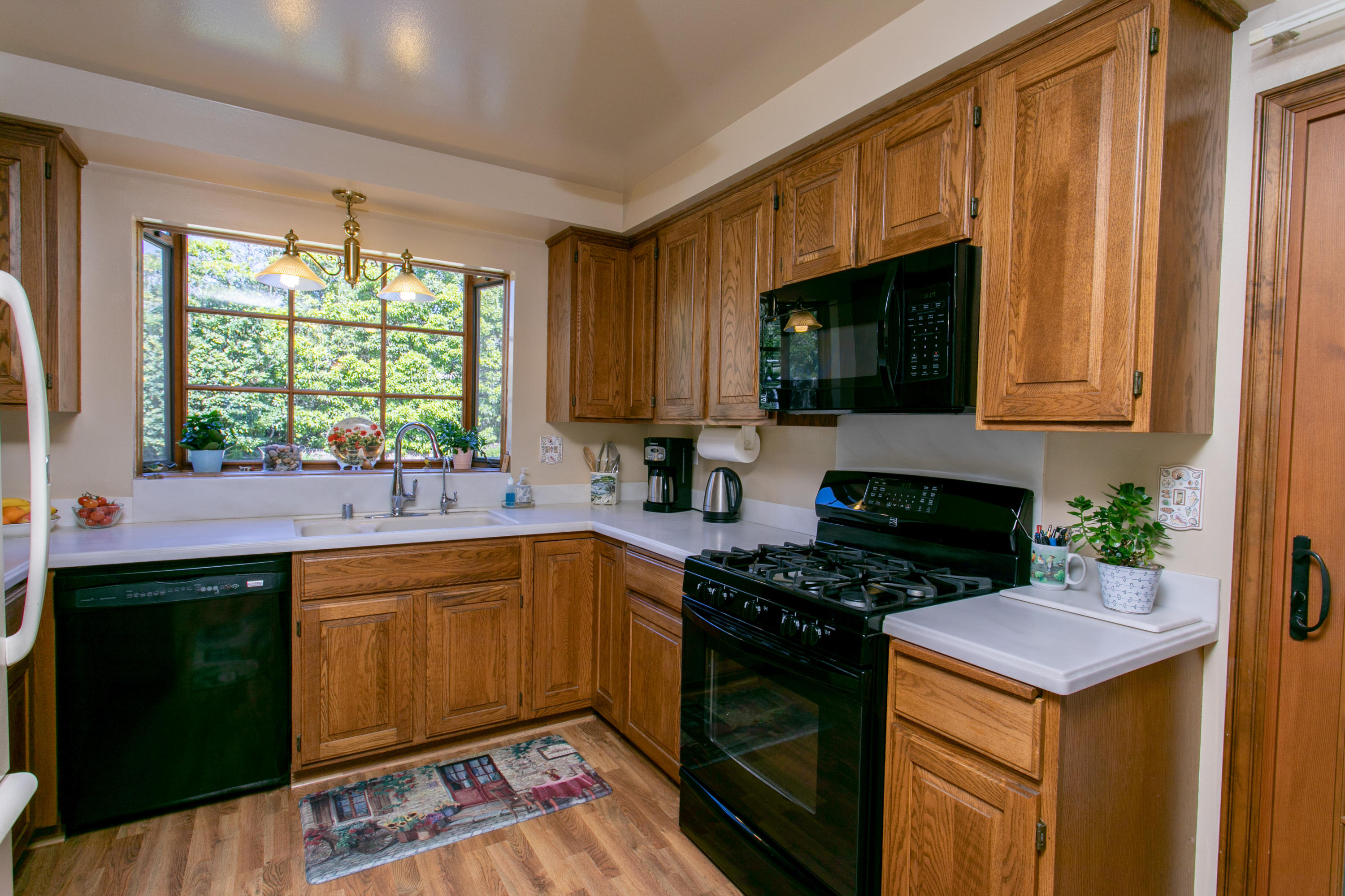 664 Wakefield Road Goleta, CA 93117 - Photo 8 of 33 Kitchen