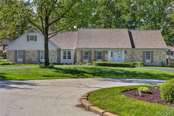 $1,050,000 | 14014 Clairette Lane, Chesterfield, MO 63017