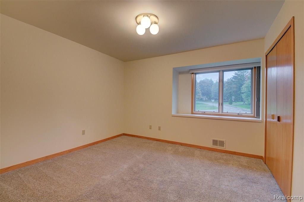 26198 Steele Road Farmington Hills, MI 48331 - Photo 27 of 31