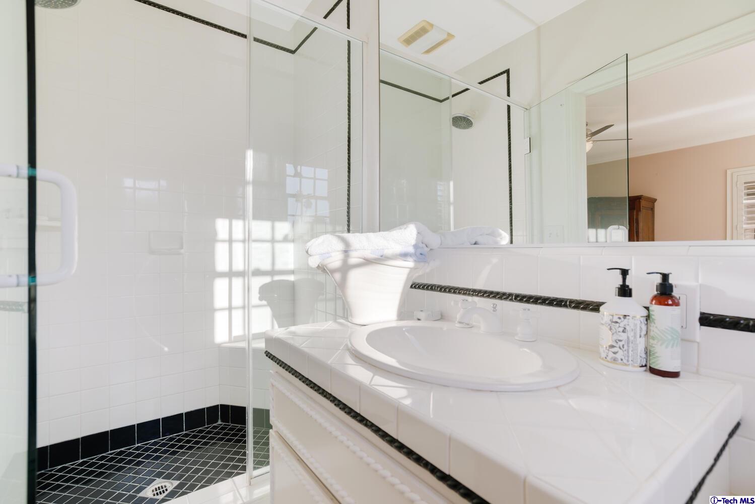 1021 Matilija Road Glendale, CA 91202 - Photo 26 of 51 Gallery Image 26