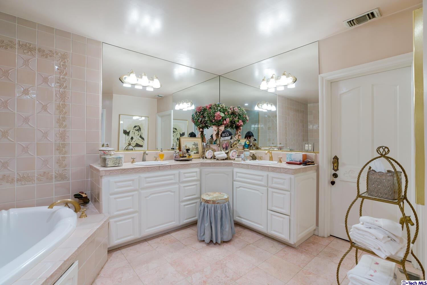 1021 Matilija Road Glendale, CA 91202 - Photo 31 of 51 Gallery Image 31