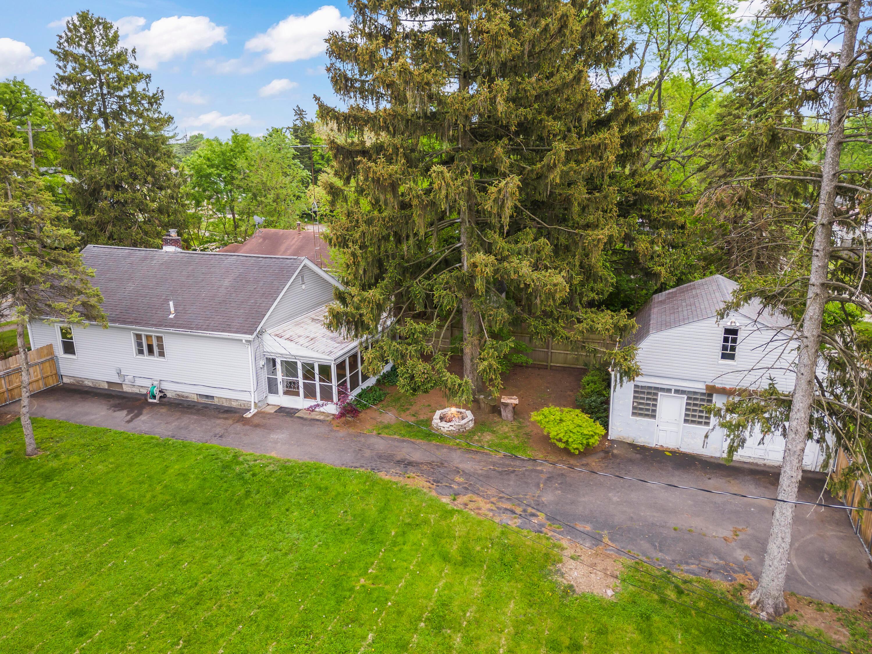 3189 McGuffey Road Columbus, OH 43224 - Photo 4 of 40 DJI_0392