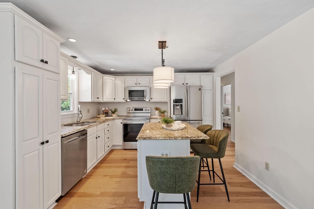 7 Locust Street Reading, MA 01867 - Photo 13 of 40 Gallery Image 13