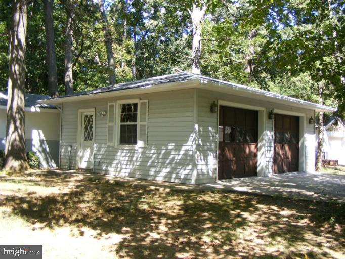 8458 Lyndale Road Pasadena, MD 21122 - Photo 3 of 15 Large garage