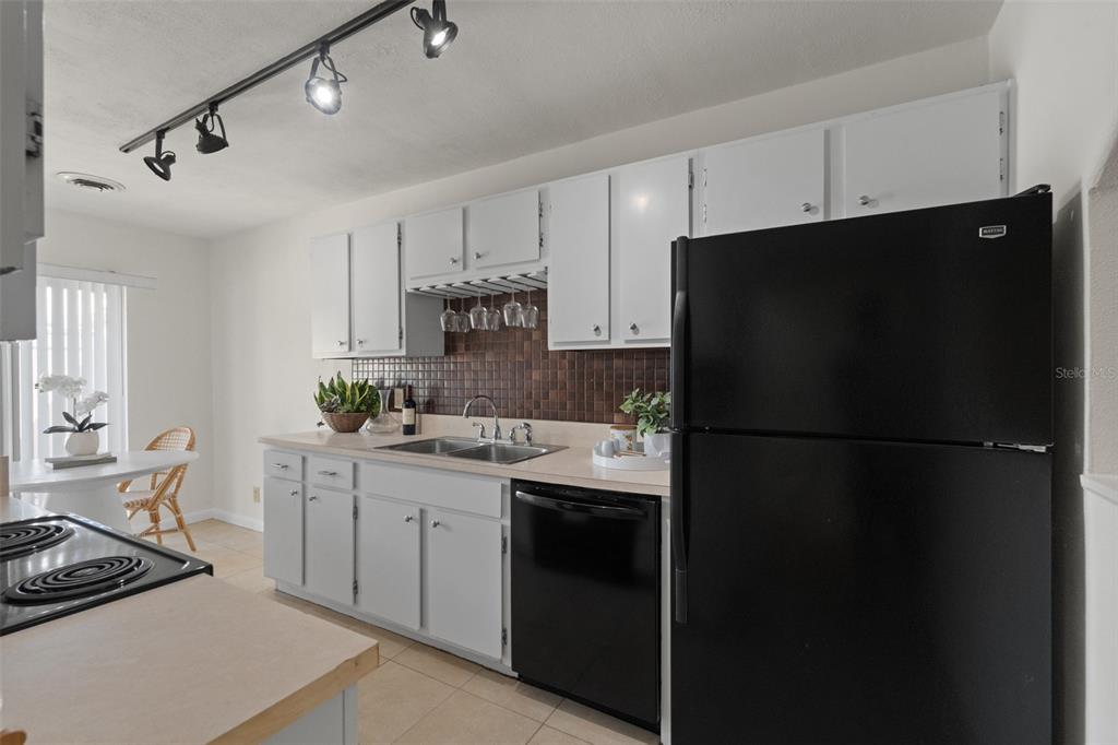 2076 Sunset Point Road, Unit 142 Clearwater, FL 33765 - Photo 2 of 37 Gallery Image 2