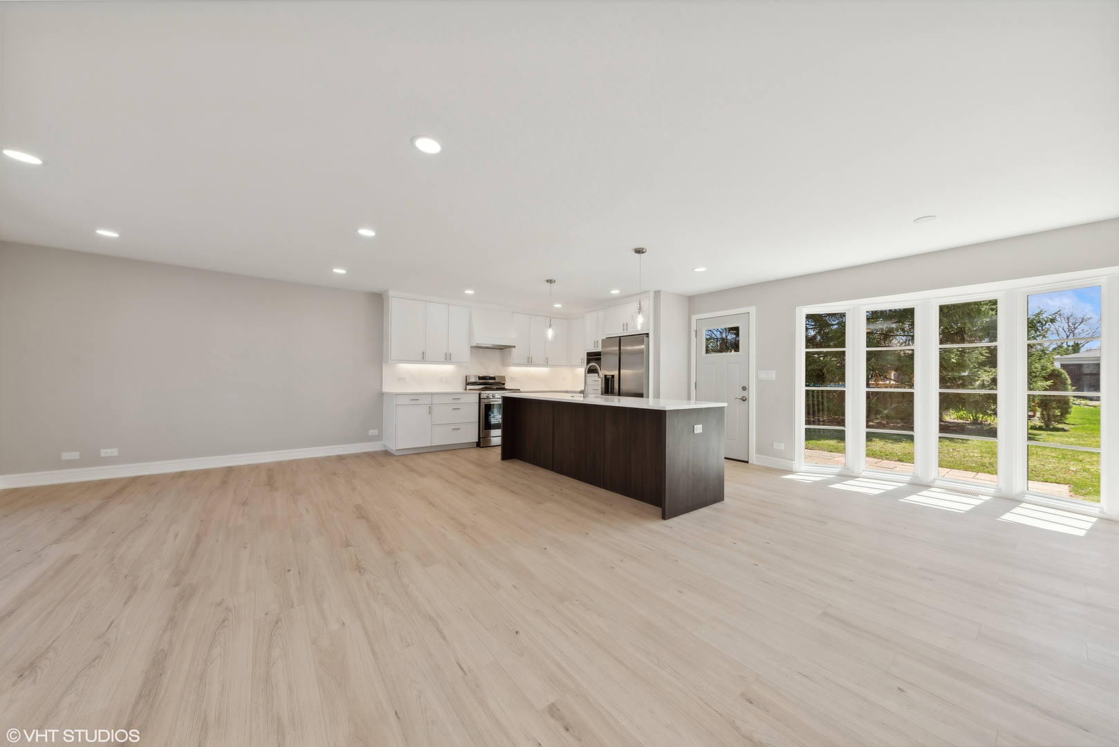 207 West Pickwick Road Arlington Heights, IL 60005 - Photo 3 of 12