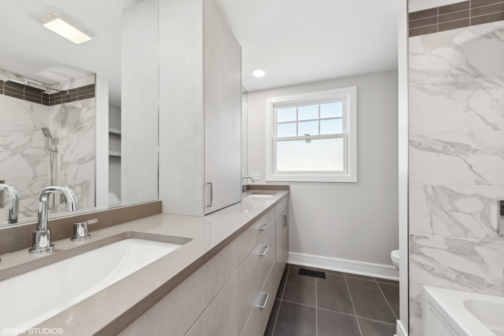 207 West Pickwick Road Arlington Heights, IL 60005 - Photo 6 of 12