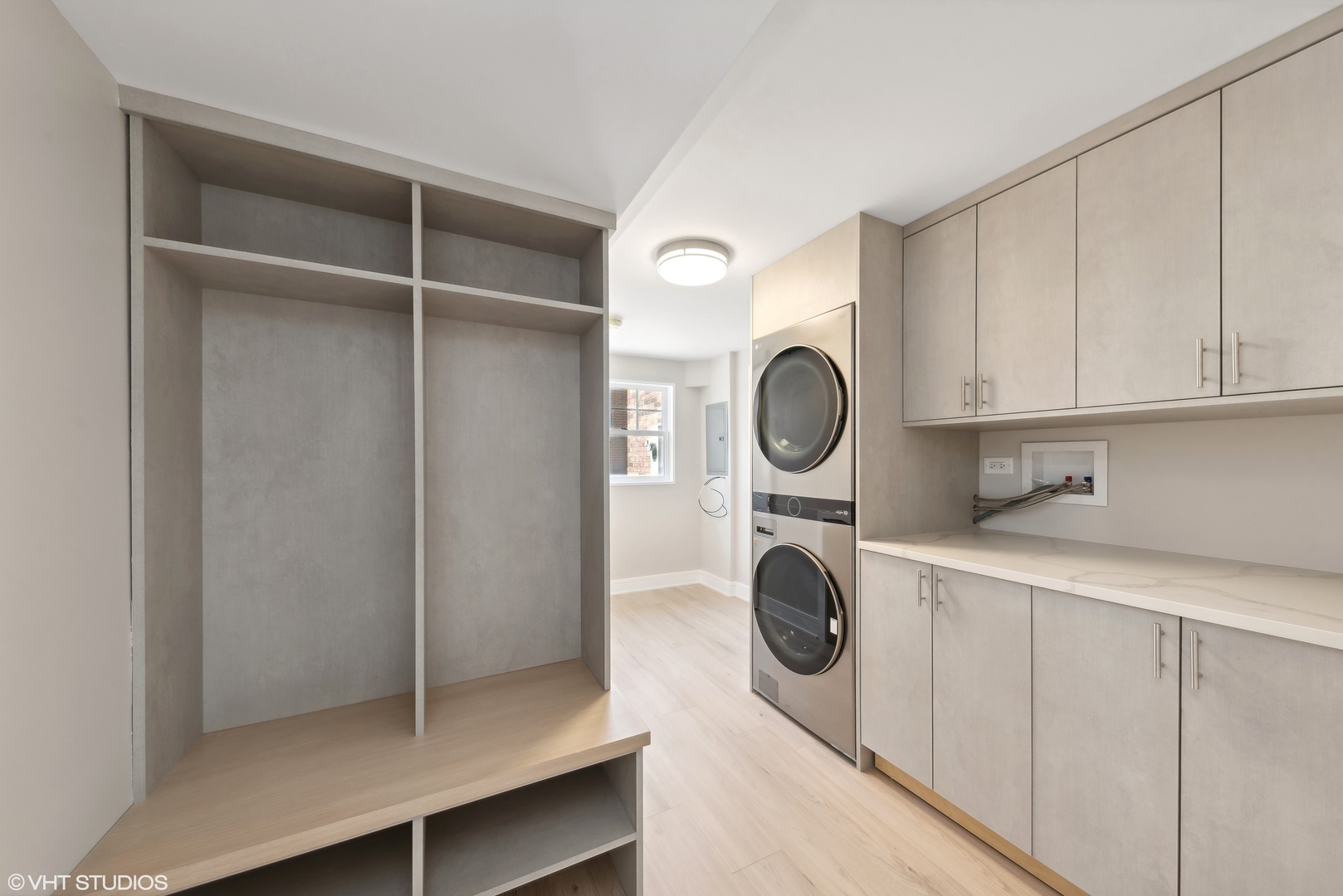 207 West Pickwick Road Arlington Heights, IL 60005 - Photo 8 of 12