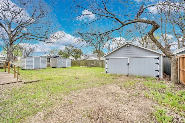 $242,900 | 205 West Latimer Street, Ennis, TX 75119