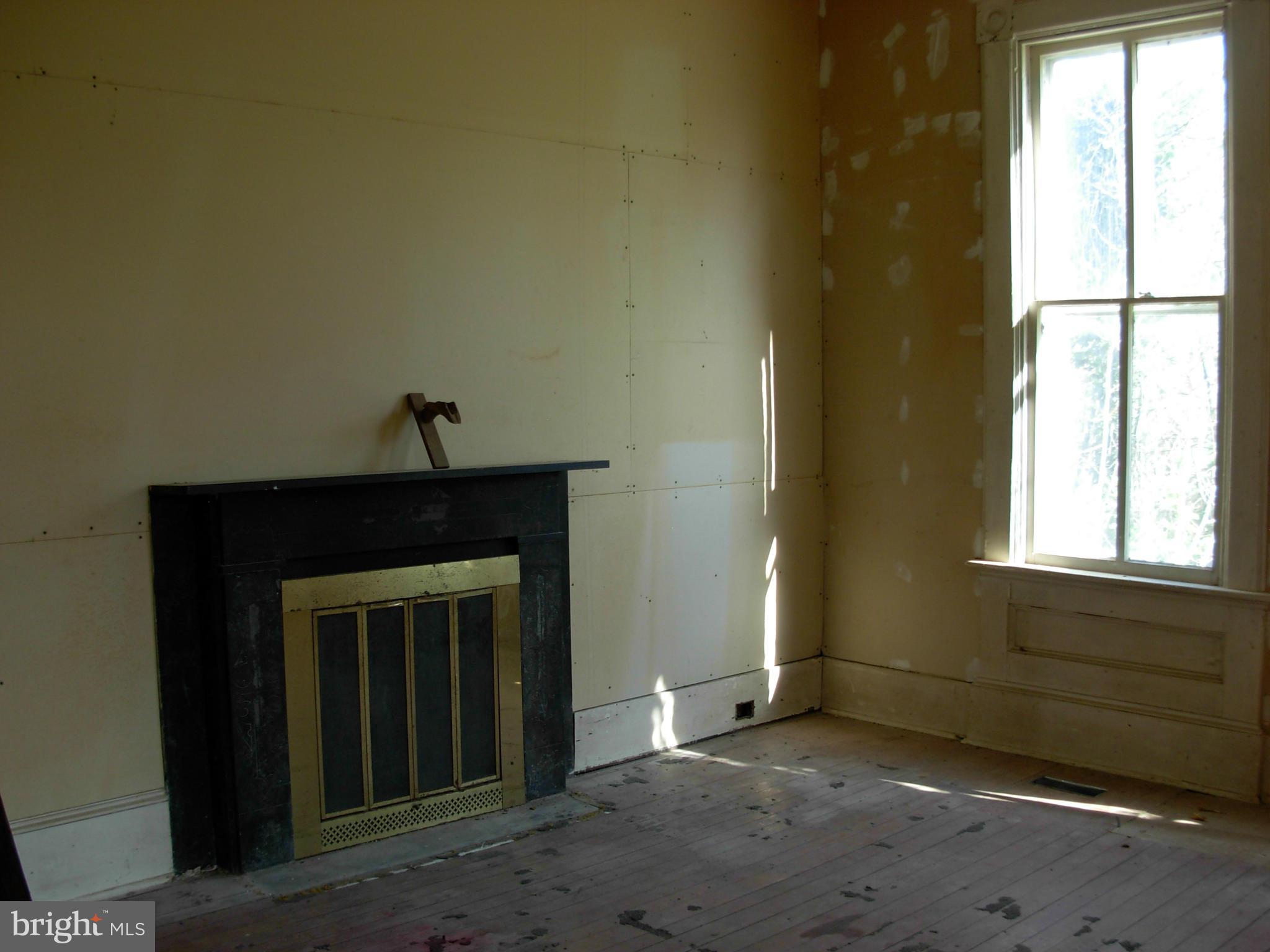 17314 Hamilton Station Road Hamilton, VA 20158 - Photo 13 of 22 Living Room