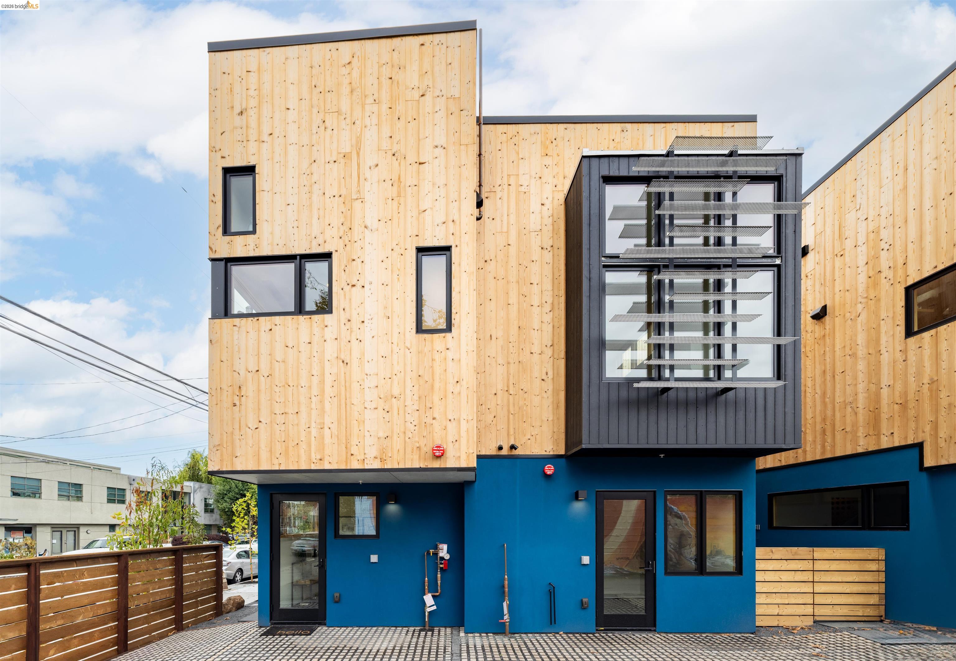 809 Jones Street Berkeley, CA 94710 - Photo 3 of 33