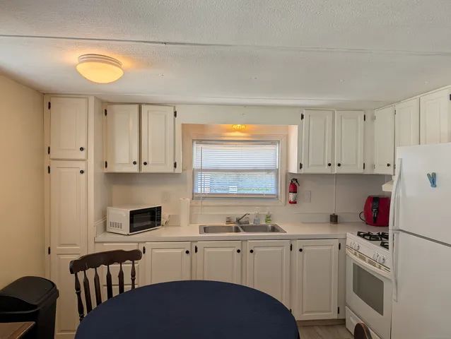 $99,900 | 14 Horseshoe Drive, Shelton, CT 06484