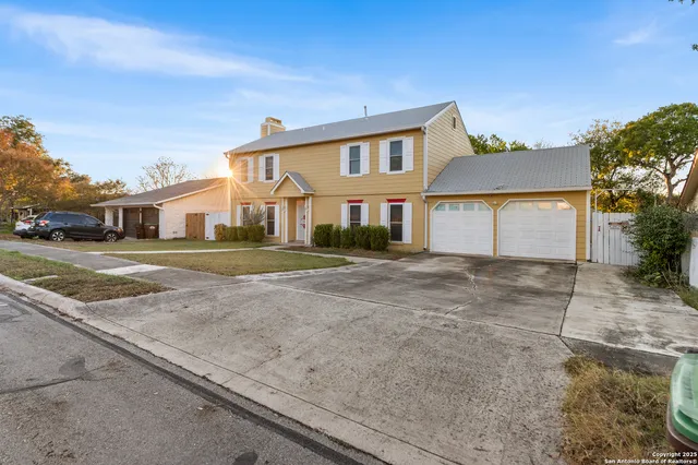 a view of an house with backyard and road
