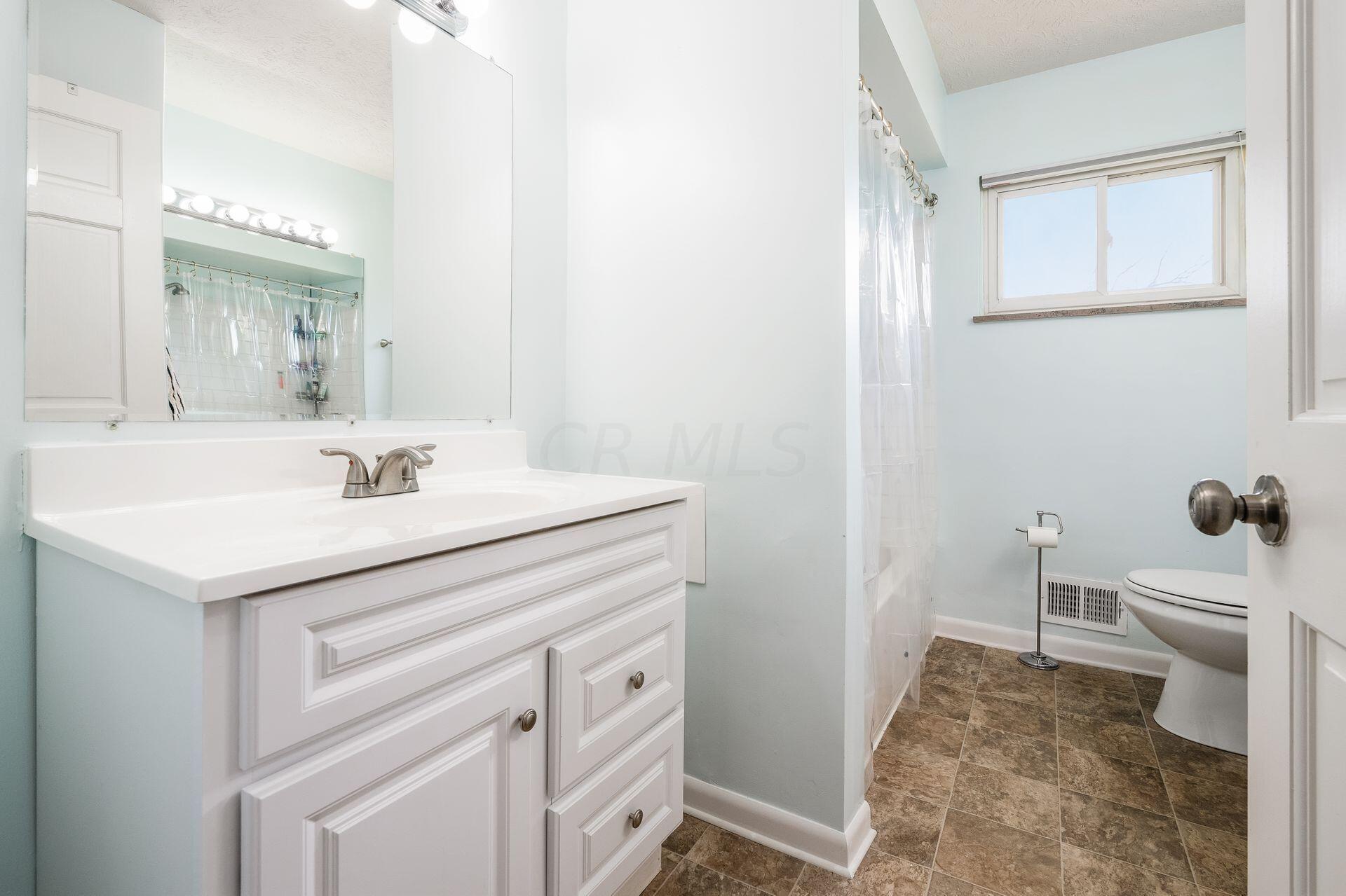 3010 Courtright Road Columbus, OH 43232 - Photo 23 of 38 Full Bath- 1