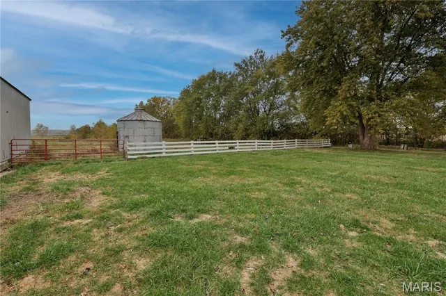 $275,000 | 21310 School House Avenue, Fillmore, IL 62032