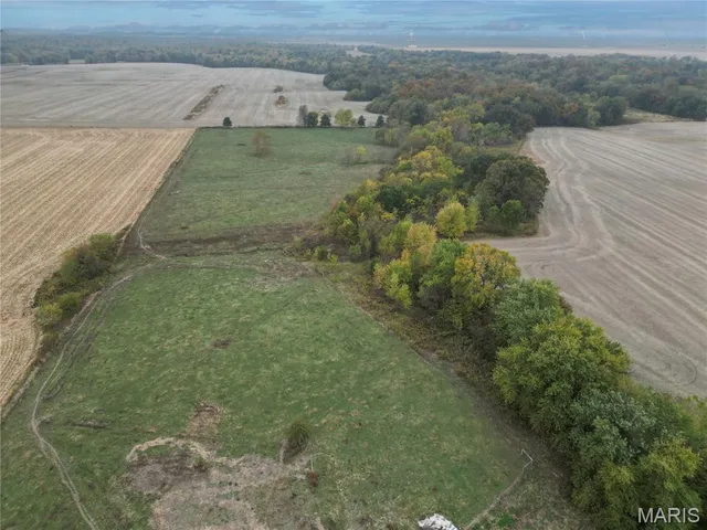 $275,000 | 21310 School House Avenue, Fillmore, IL 62032