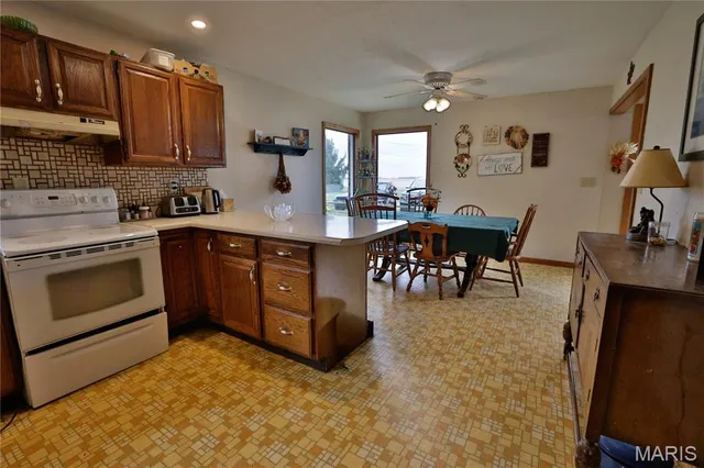 $275,000 | 21310 School House Avenue, Fillmore, IL 62032