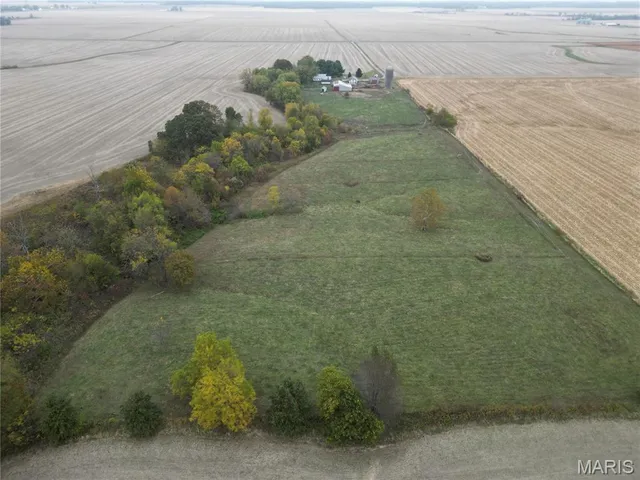 $275,000 | 21310 School House Avenue, Fillmore, IL 62032