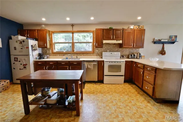 $275,000 | 21310 School House Avenue, Fillmore, IL 62032