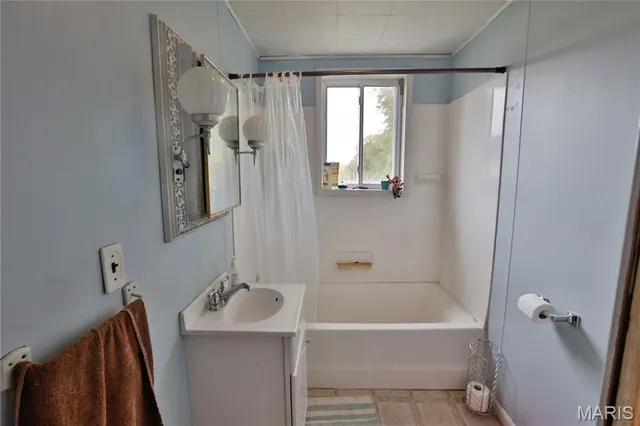 $275,000 | 21310 School House Avenue, Fillmore, IL 62032