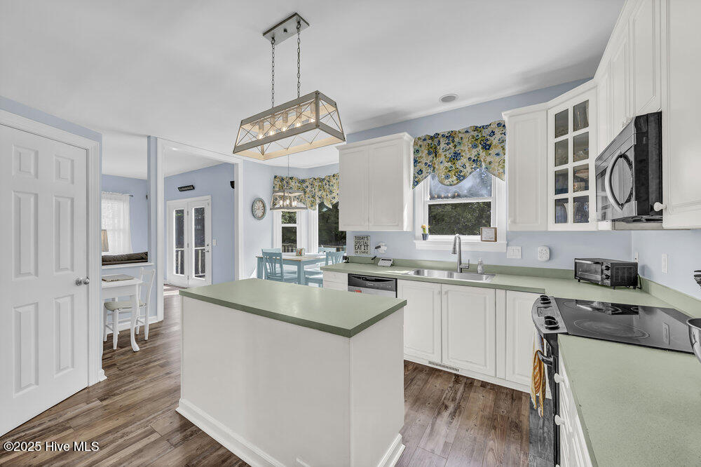 3017 Wickford Road Wilmington, NC 28409 - Photo 9 of 33 Kitchen