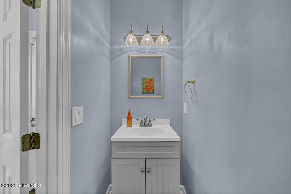 3017 Wickford Road Wilmington, NC 28409 - Photo 11 of 33 Powder Room