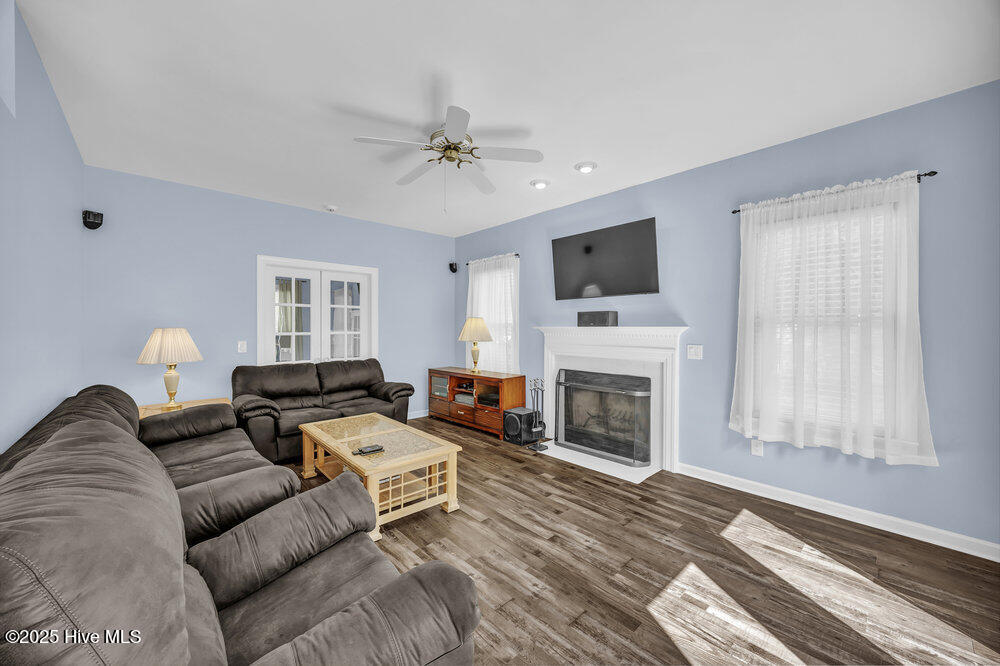 3017 Wickford Road Wilmington, NC 28409 - Photo 12 of 33 Living Room