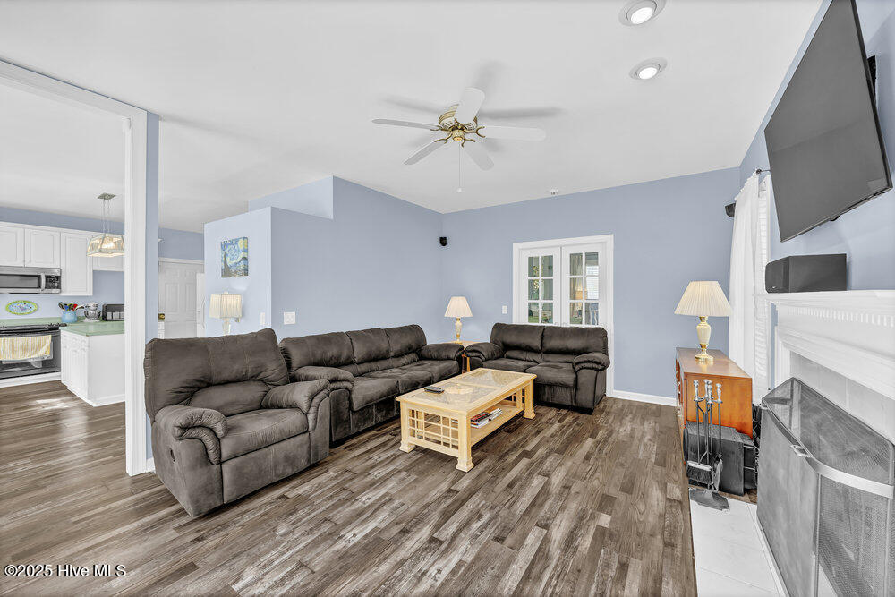 3017 Wickford Road Wilmington, NC 28409 - Photo 13 of 33 Living Room